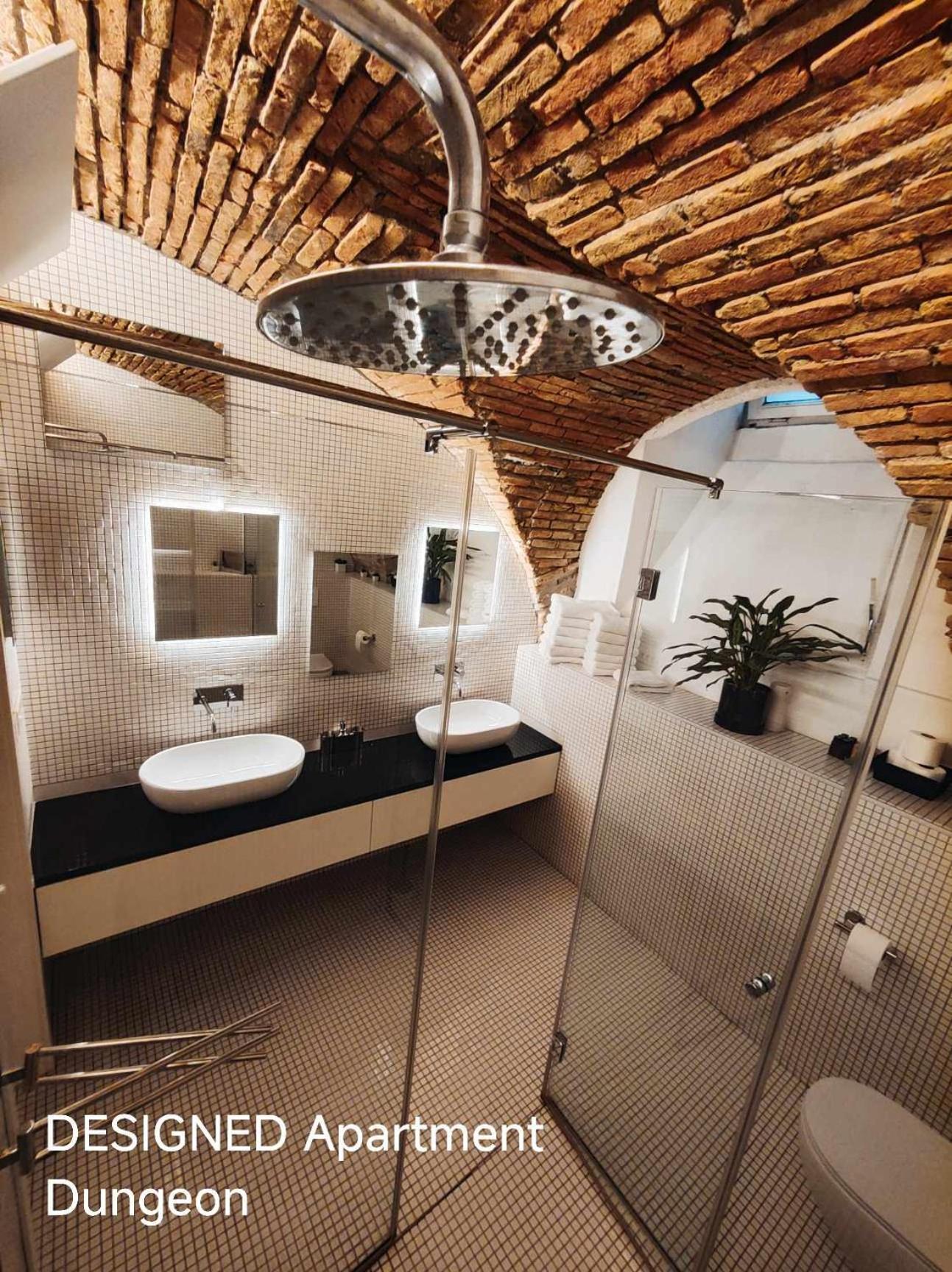 Dungeon Apartment Ljubljana Ngoại thất bức ảnh
